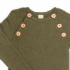 Nui Organics. Olivengrøn sweater i økologisk merinould, udsnit