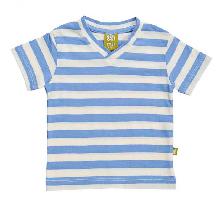 Nui Organics. T-shirt med v-hals i blåstribet økologisk bomuld