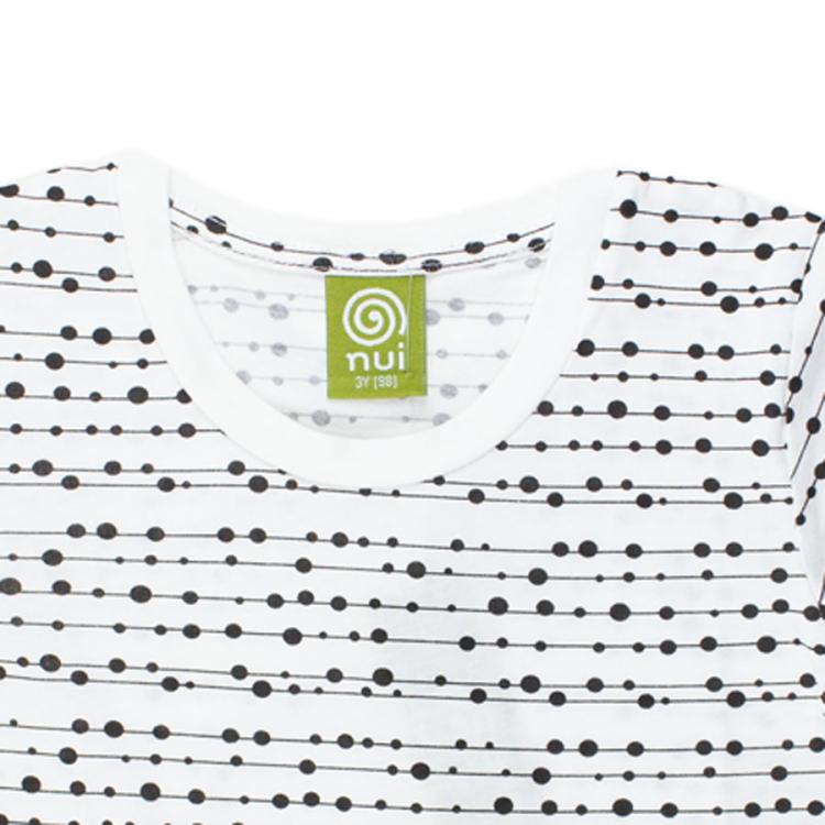 Nui Organics. T-shirt med kort ærme i grafisk print, udsnit