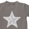 Nui Organics. Brun t-shirt i økologisk bomuld - Hvid søstjerne, udsnit