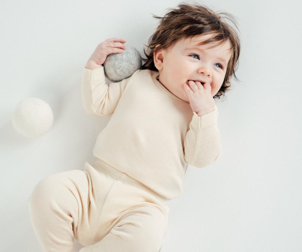Tiny Tumult, leggings, ecru. Modelfoto